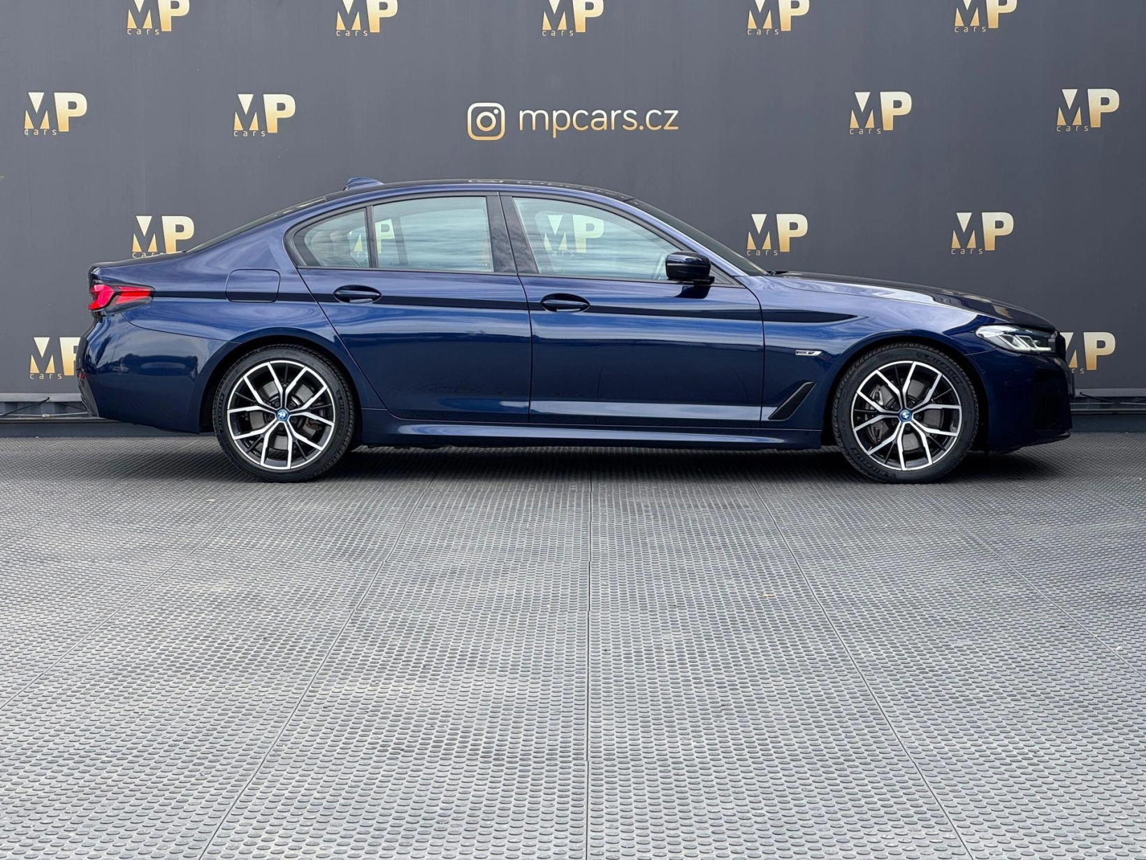 BMW Řada 5 – 545e xDrive M Sport, DPH