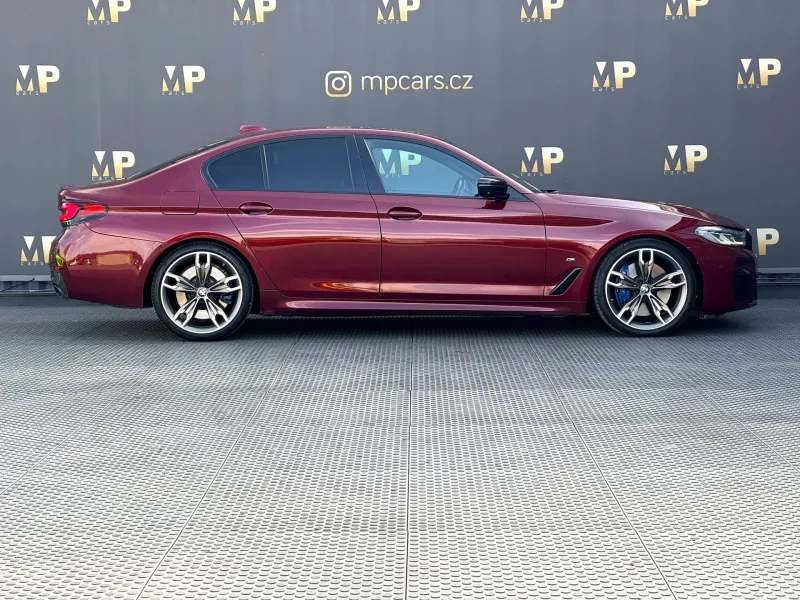 BMW Řada 5 – M550i xDrive Laser, DPH, 1.Maj