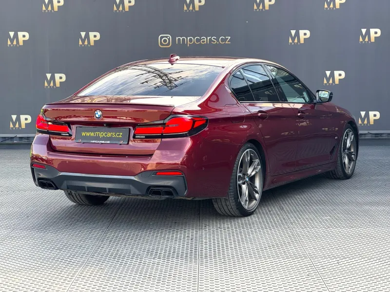 BMW Řada 5 – M550i xDrive Laser, DPH, 1.Maj