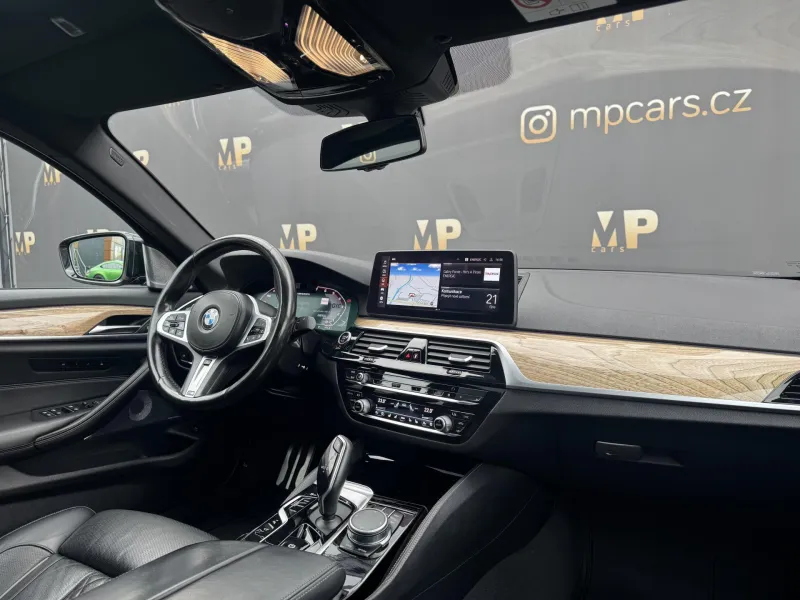 BMW Řada 5 – M550i xDrive Laser, DPH, 1.Maj