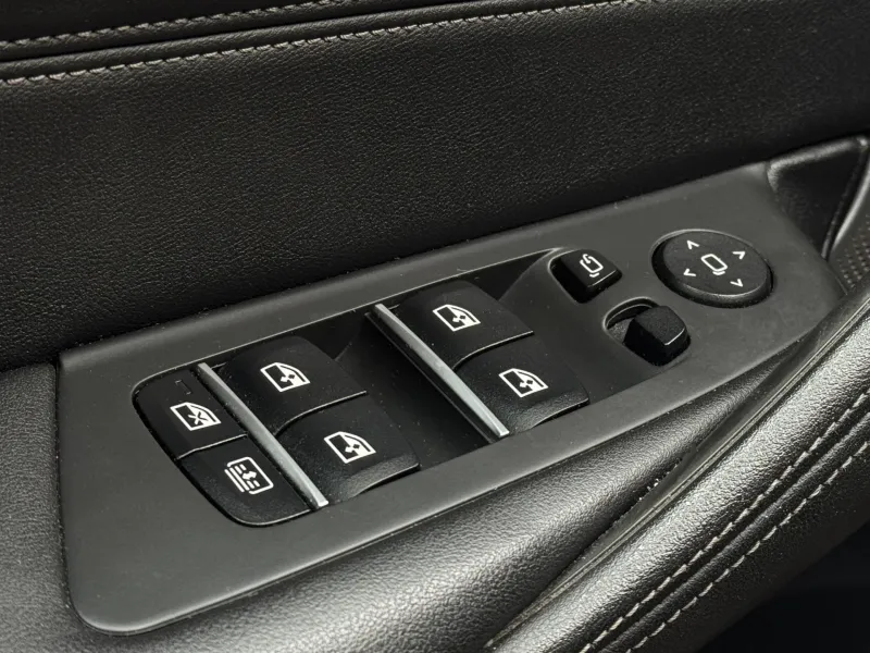 BMW Řada 5 – M550i xDrive Laser, DPH, 1.Maj