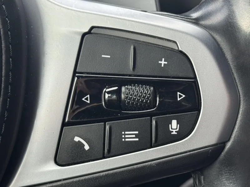 BMW Řada 5 – M550i xDrive Laser, DPH, 1.Maj