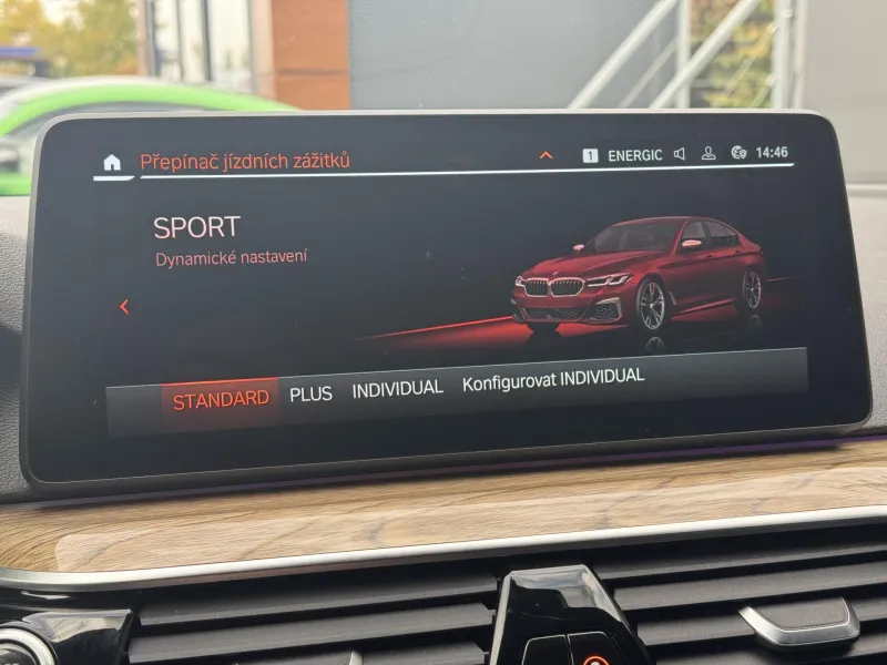 BMW Řada 5 – M550i xDrive Laser, DPH, 1.Maj