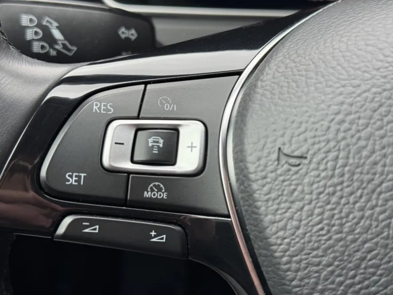 Volkswagen Golf – 2.0TDi MAN Highline+, DPH, RZV