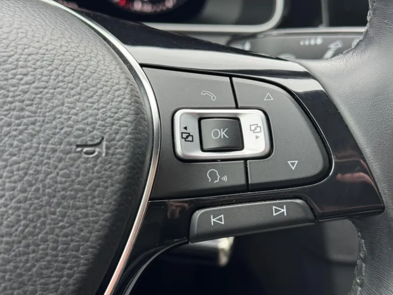 Volkswagen Golf – 2.0TDi MAN Highline+, DPH, RZV