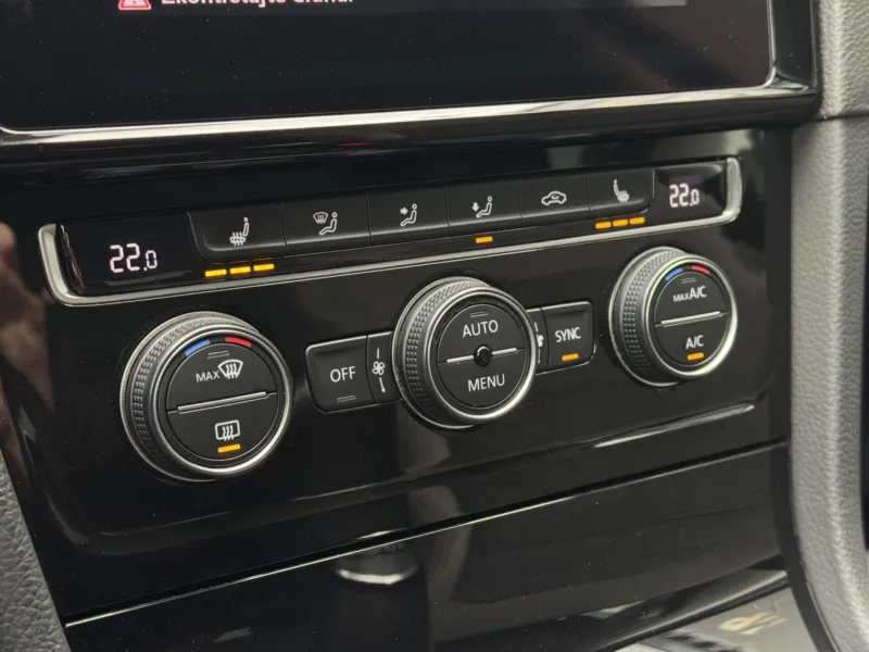 Volkswagen Golf – 2.0TDi MAN Highline+, DPH, RZV