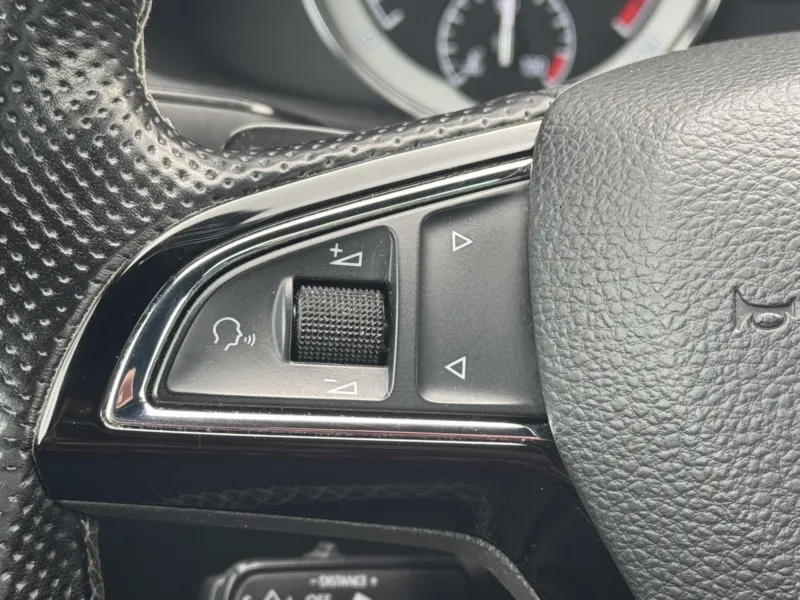 Škoda Superb – 2.0TDi DSG Sportline ACC Kessy