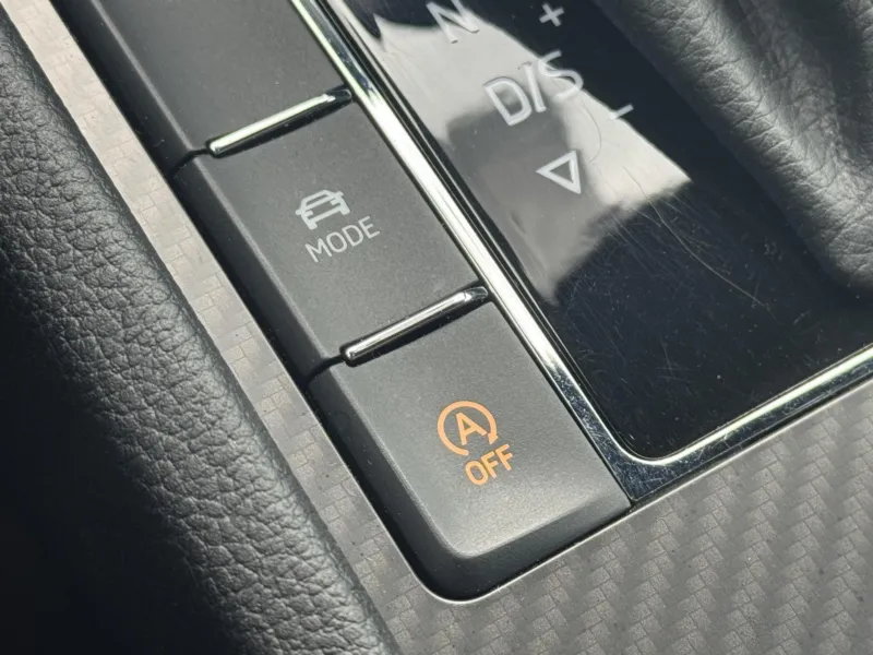 Škoda Superb – 2.0TDi DSG Sportline ACC Kessy