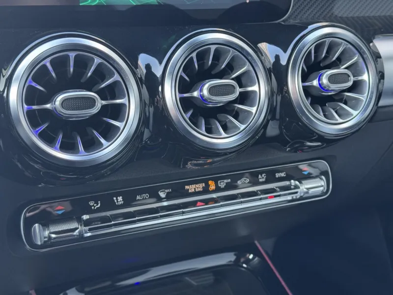 Mercedes-Benz GLB – 200d 4Matic, AMG Line Head-up
