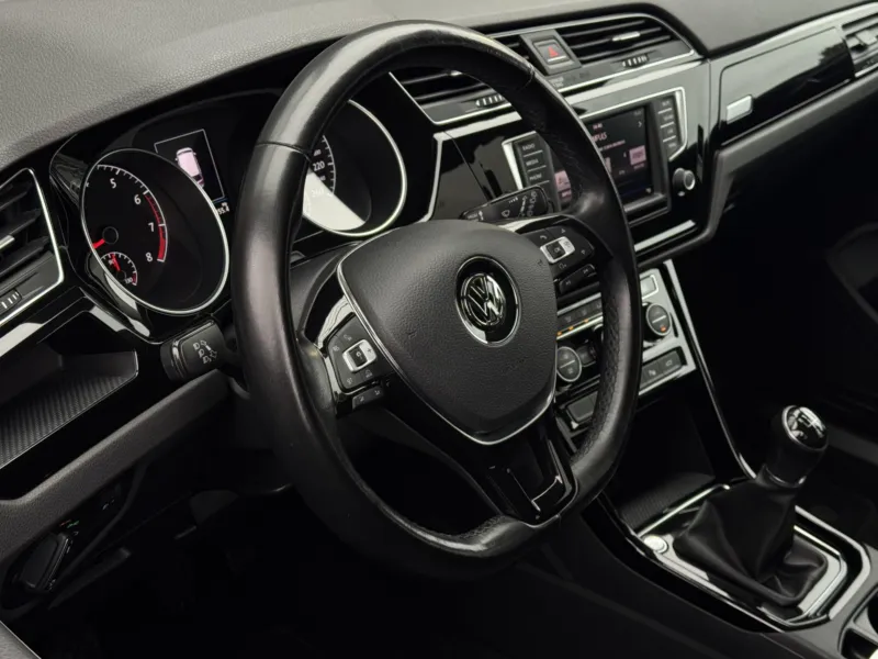 Volkswagen Touran – 1.4TSi 110kW, Highline, 7 míst