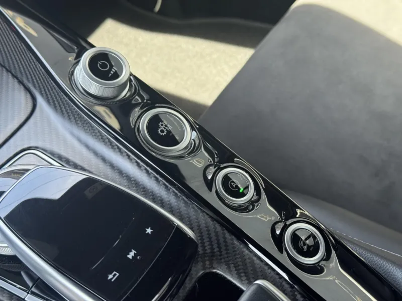 Mercedes-Benz AMG GT – R 4.0 V8 430kW, Carbon Ceramic