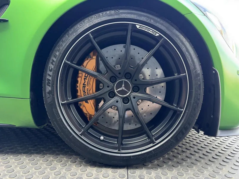 Mercedes-Benz AMG GT – R 4.0 V8 430kW, Carbon Ceramic
