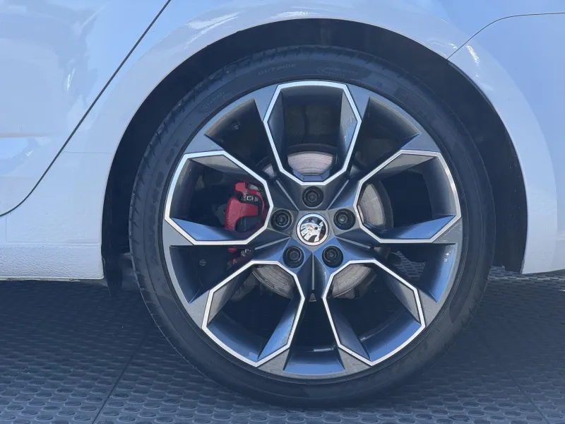 Škoda Octavia – III RS230 2.0TSi MAN, Kessy