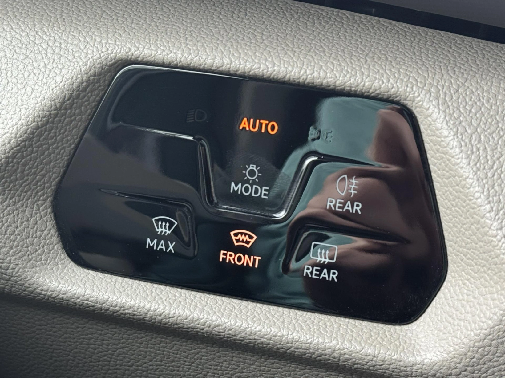 Volkswagen Multivan – T7 2.0TDi Style+, 1.MAJ, DPH