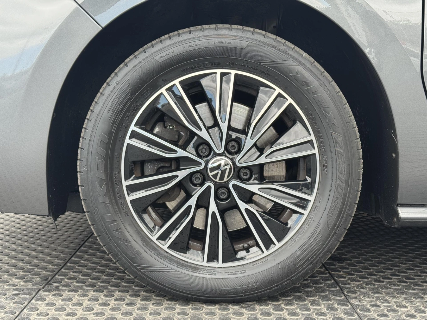 Volkswagen Multivan – T7 2.0TDi Style+, 1.MAJ, DPH