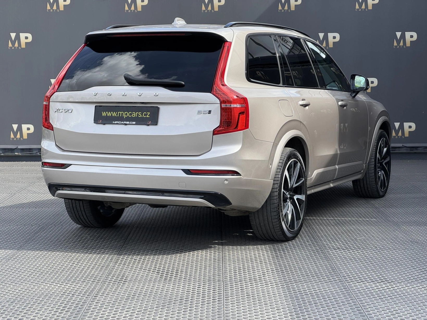 Volvo XC90 – B5 4X4 Ultimate, DPH, 1.MAJ
