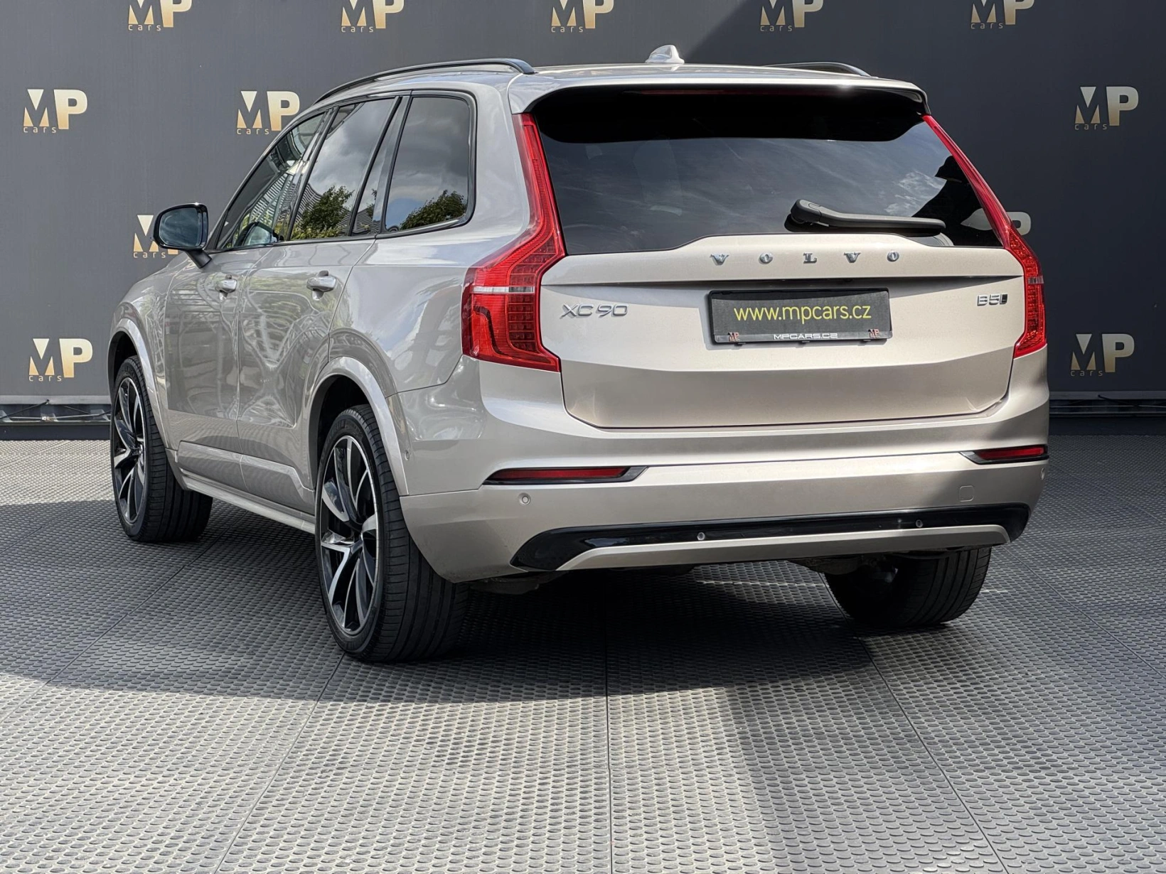 Volvo XC90 – B5 4X4 Ultimate, DPH, 1.MAJ