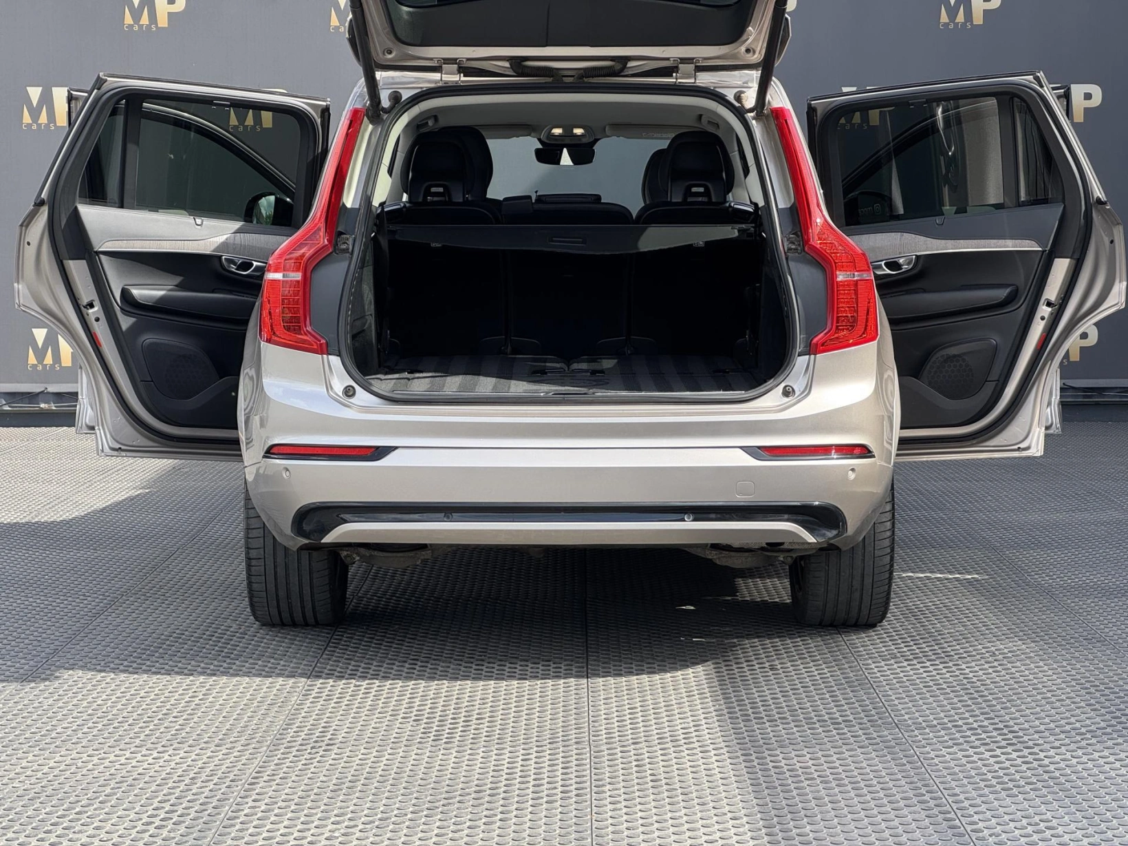 Volvo XC90 – B5 4X4 Ultimate, DPH, 1.MAJ