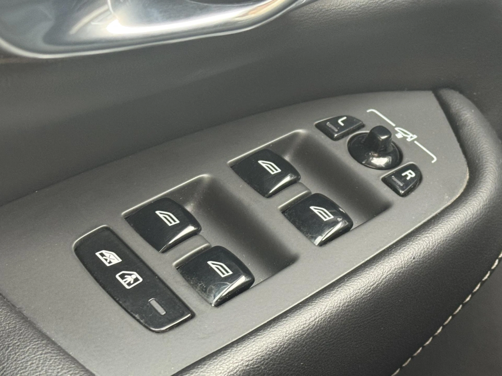 Volvo XC90 – B5 4X4 Ultimate, DPH, 1.MAJ