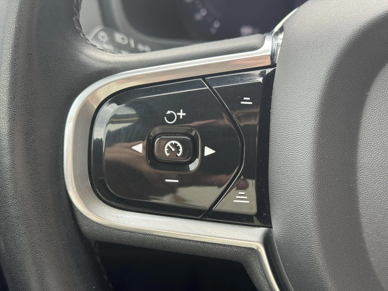 Volvo XC90 – B5 4X4 Ultimate, DPH, 1.MAJ