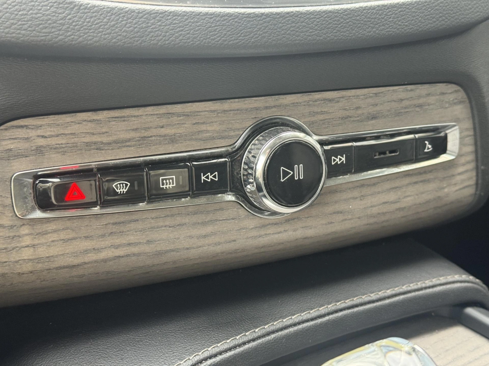 Volvo XC90 – B5 4X4 Ultimate, DPH, 1.MAJ