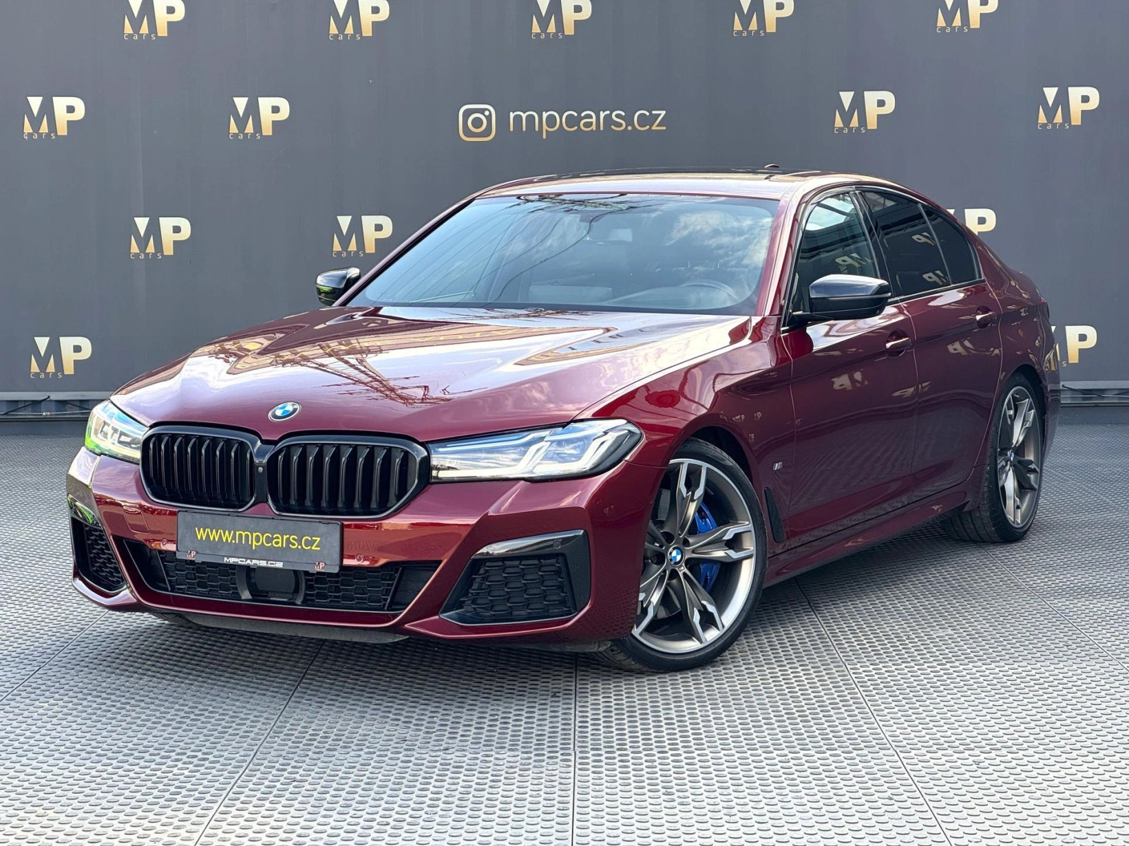BMW Řada 5 – M550i xDrive Laser, DPH, 1.Maj
