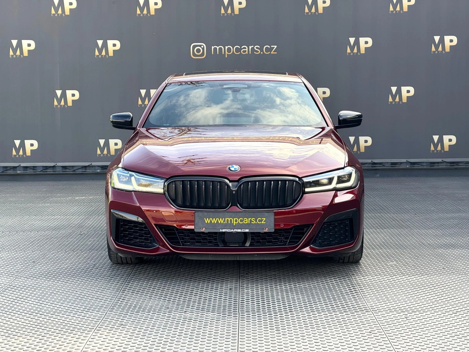 BMW Řada 5 – M550i xDrive Laser, DPH, 1.Maj