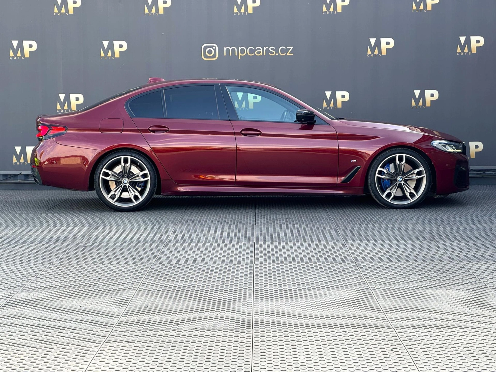 BMW Řada 5 – M550i xDrive Laser, DPH, 1.Maj