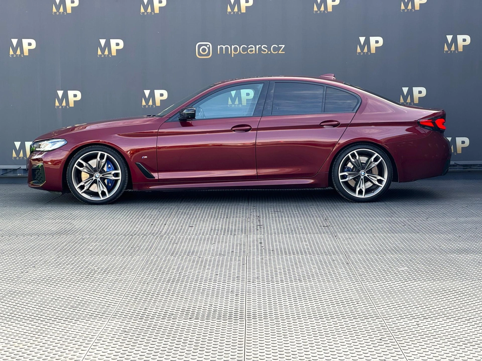 BMW Řada 5 – M550i xDrive Laser, DPH, 1.Maj