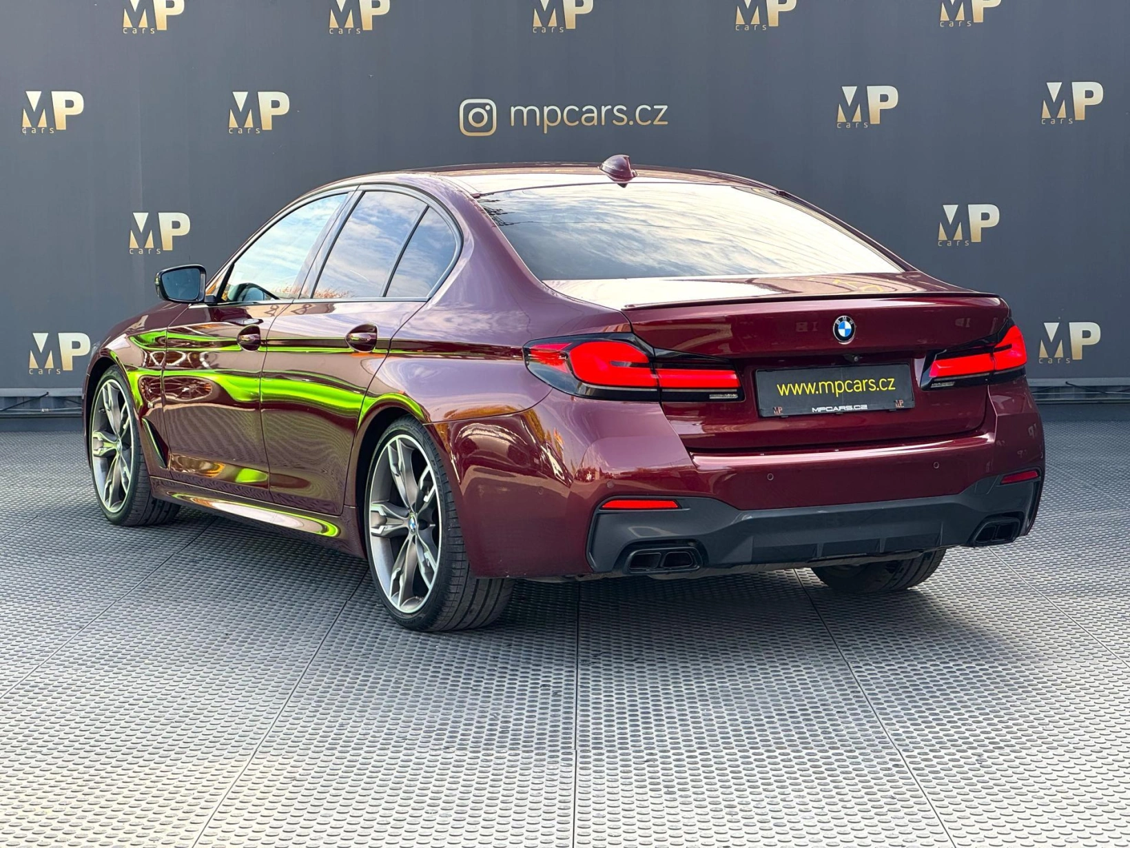 BMW Řada 5 – M550i xDrive Laser, DPH, 1.Maj