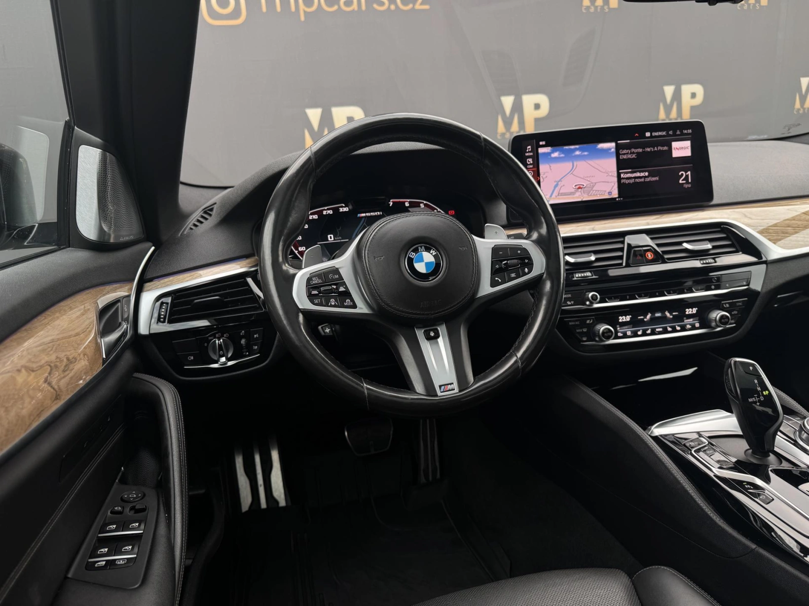 BMW Řada 5 – M550i xDrive Laser, DPH, 1.Maj