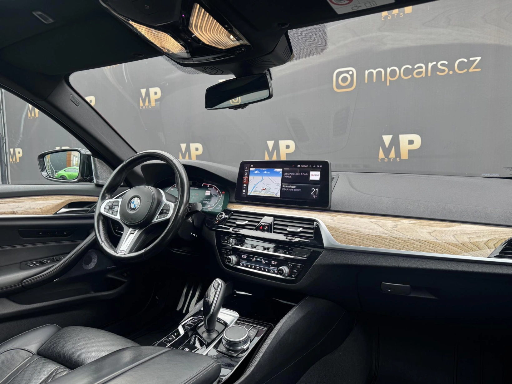 BMW Řada 5 – M550i xDrive Laser, DPH, 1.Maj