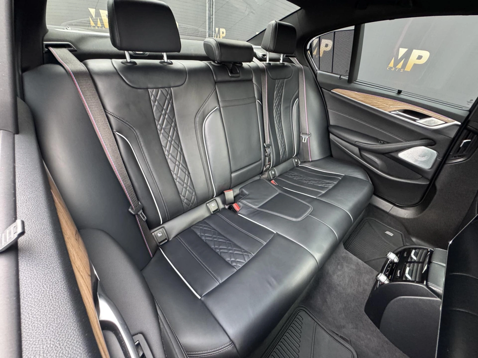 BMW Řada 5 – M550i xDrive Laser, DPH, 1.Maj