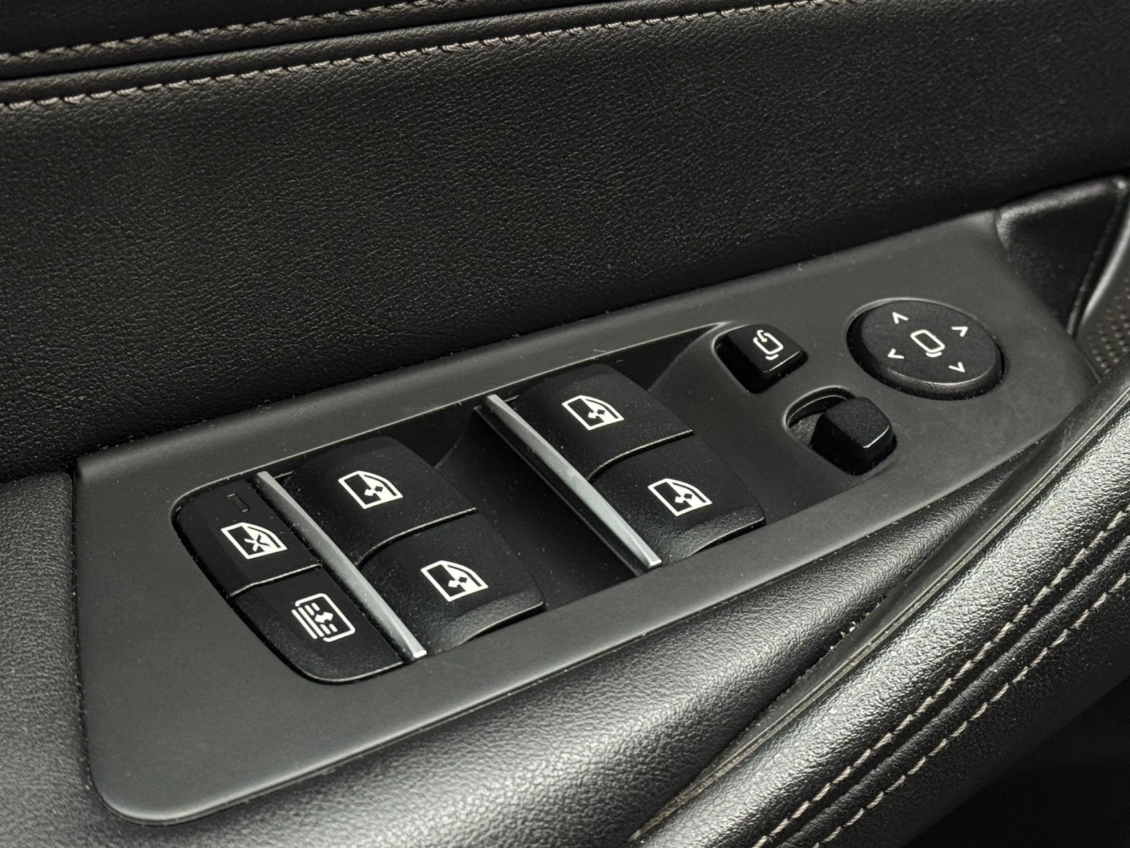 BMW Řada 5 – M550i xDrive Laser, DPH, 1.Maj
