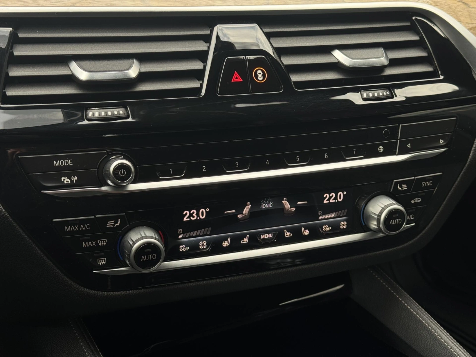 BMW Řada 5 – M550i xDrive Laser, DPH, 1.Maj