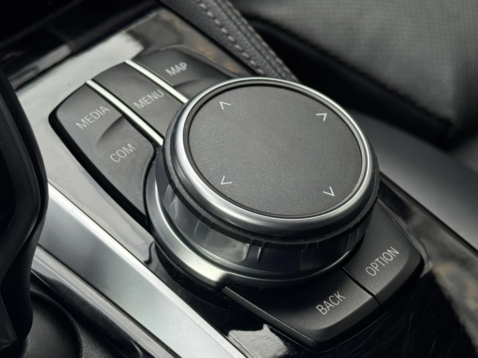 BMW Řada 5 – M550i xDrive Laser, DPH, 1.Maj