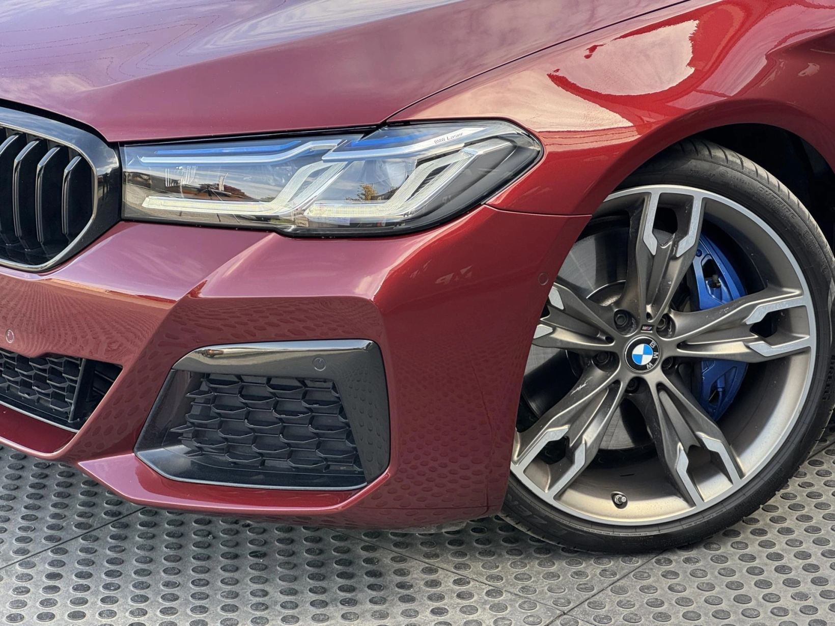 BMW Řada 5 – M550i xDrive Laser, DPH, 1.Maj