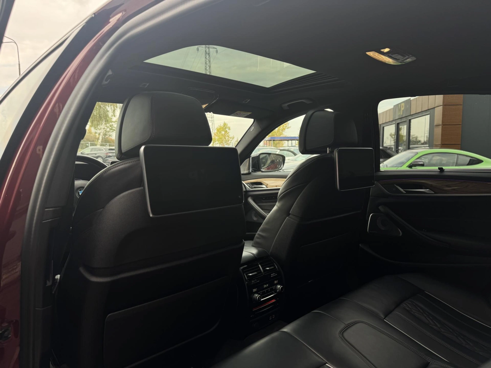 BMW Řada 5 – M550i xDrive Laser, DPH, 1.Maj