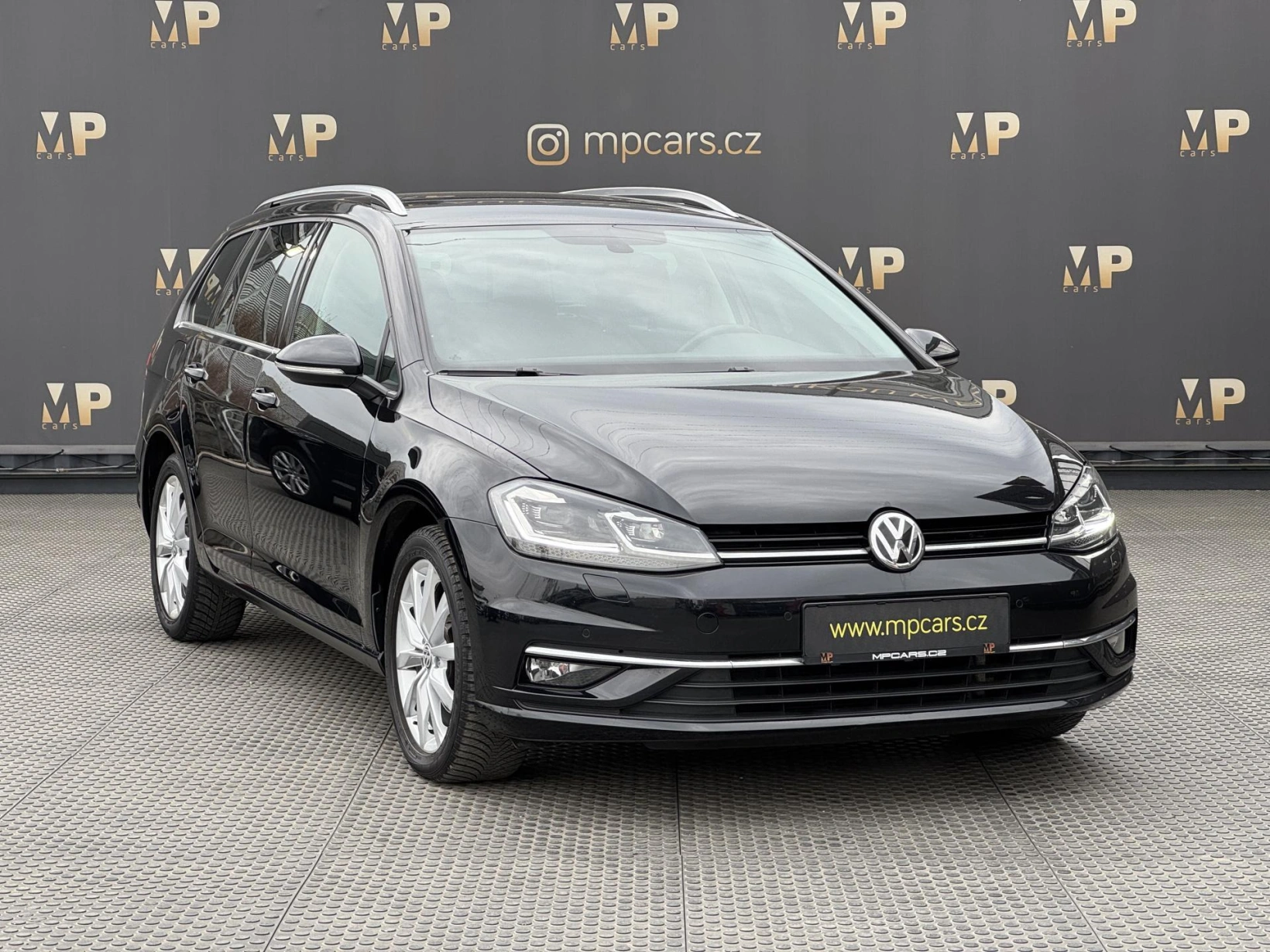 Volkswagen Golf – 2.0TDi MAN Highline+, DPH, RZV