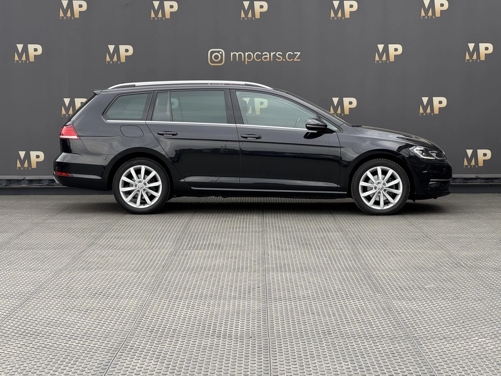 Volkswagen Golf – 2.0TDi MAN Highline+, DPH, RZV