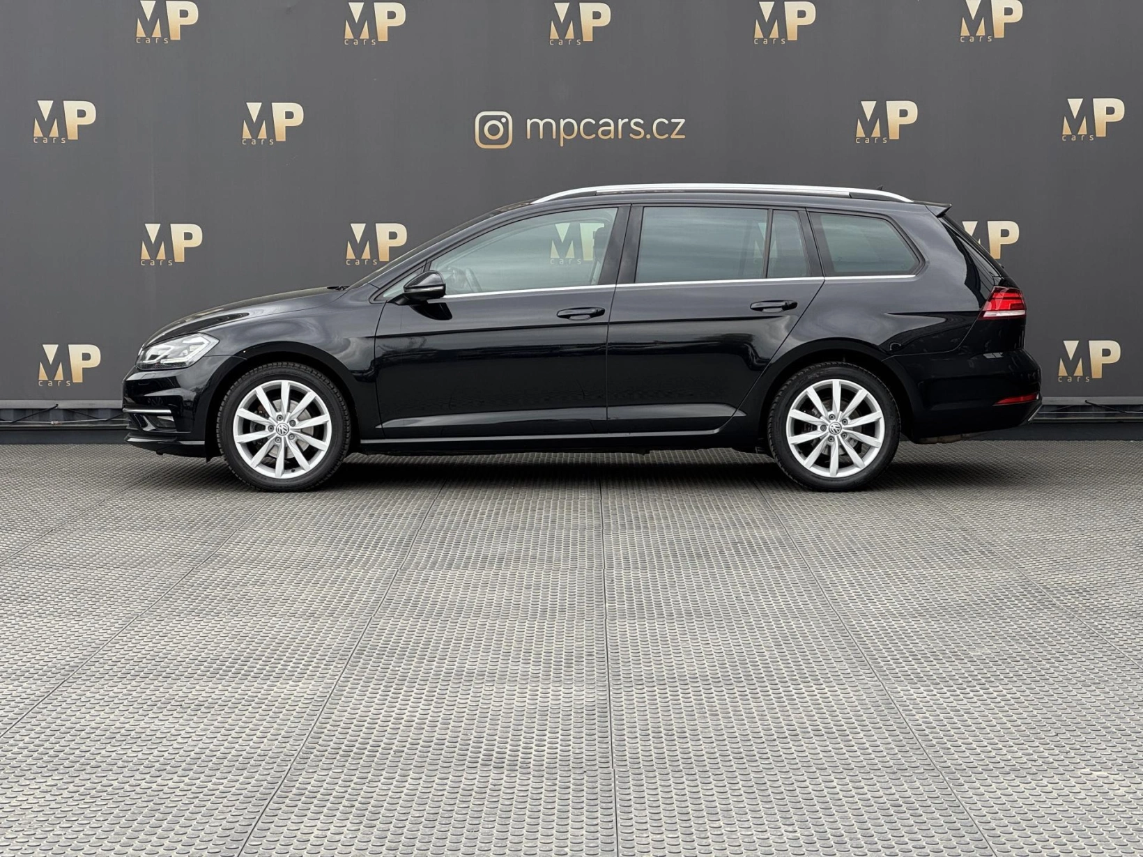 Volkswagen Golf – 2.0TDi MAN Highline+, DPH, RZV