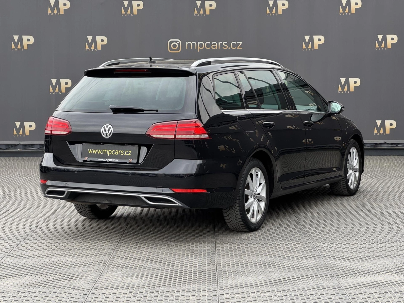 Volkswagen Golf – 2.0TDi MAN Highline+, DPH, RZV