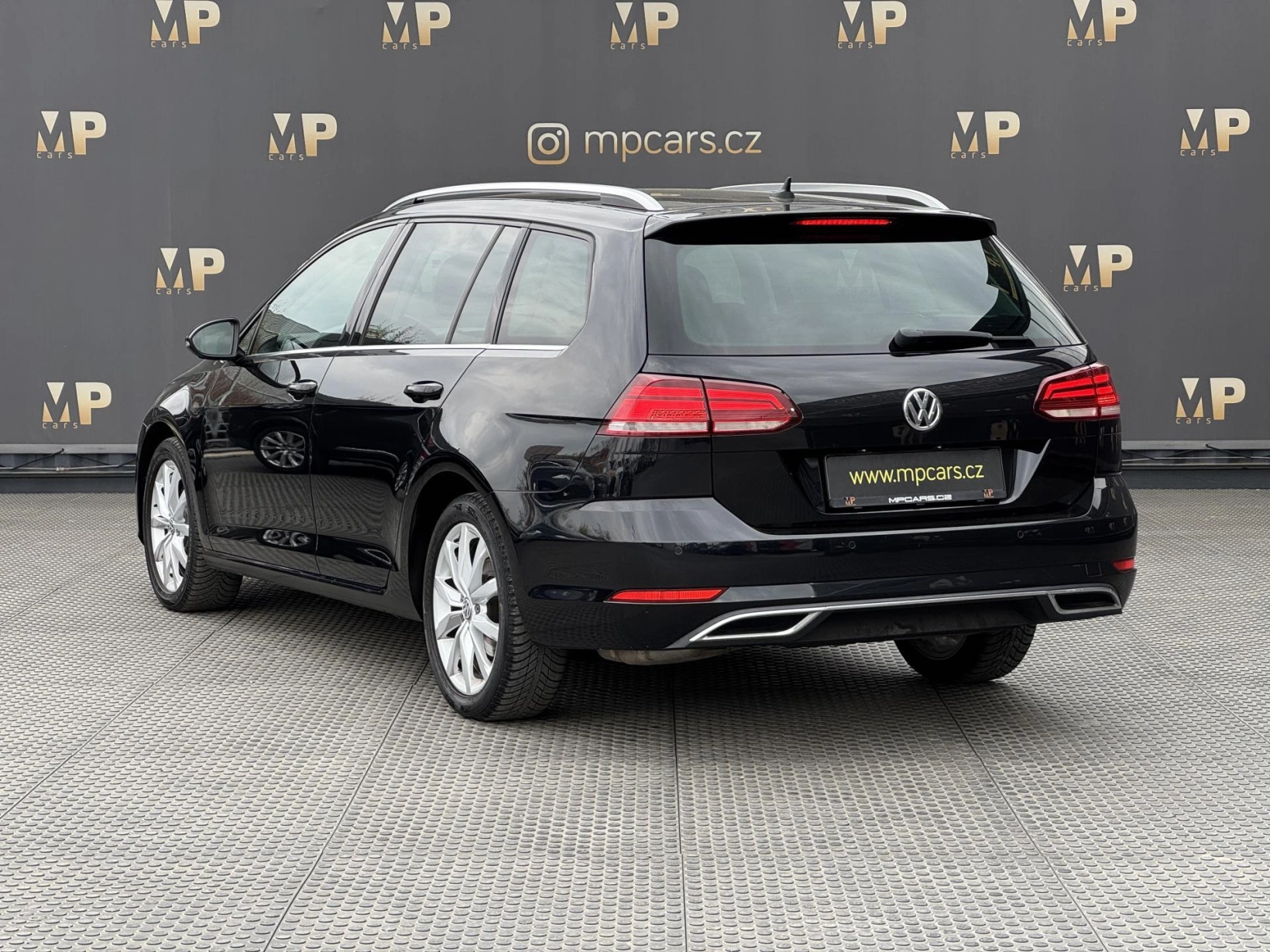 Volkswagen Golf – 2.0TDi MAN Highline+, DPH, RZV