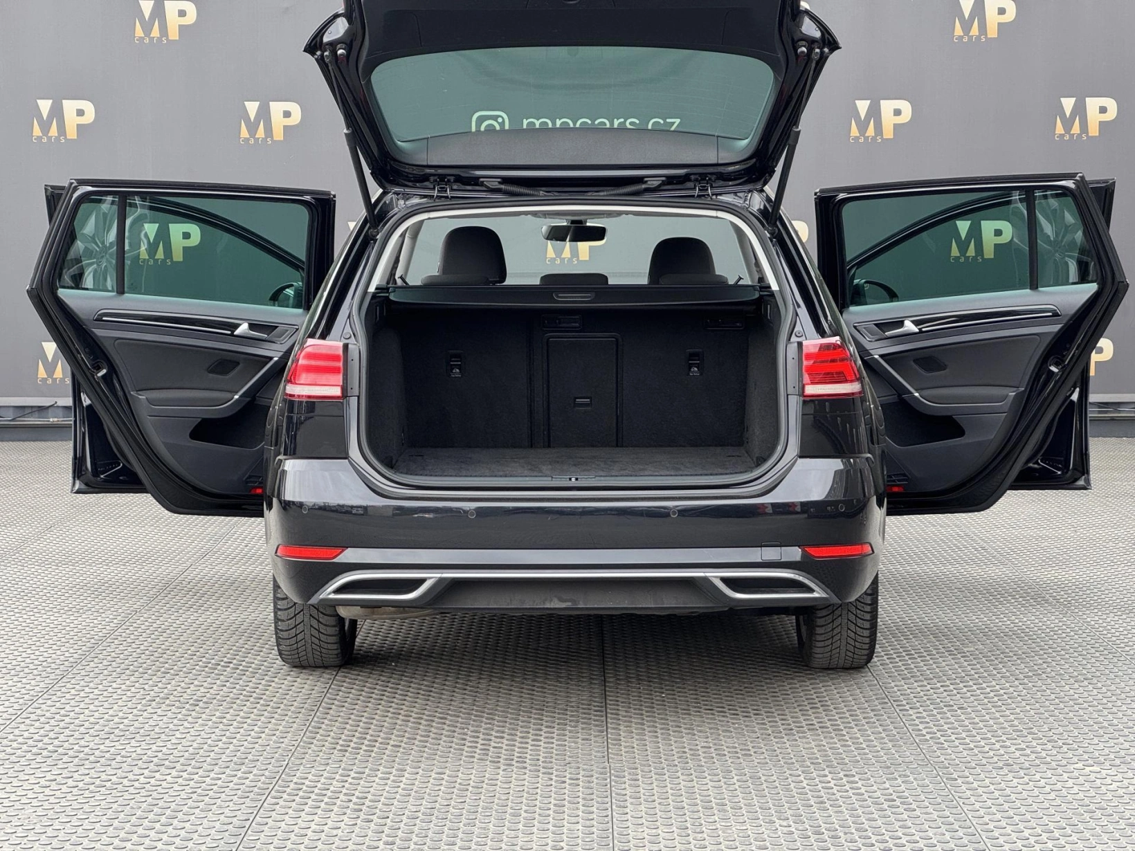 Volkswagen Golf – 2.0TDi MAN Highline+, DPH, RZV