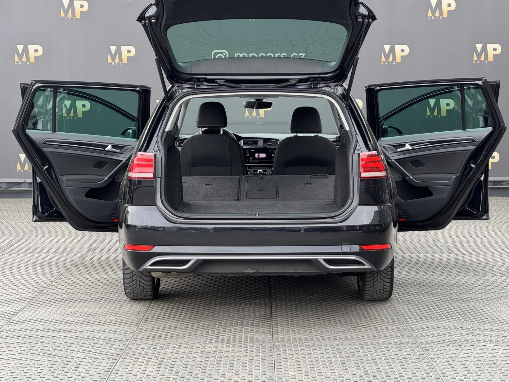 Volkswagen Golf – 2.0TDi MAN Highline+, DPH, RZV