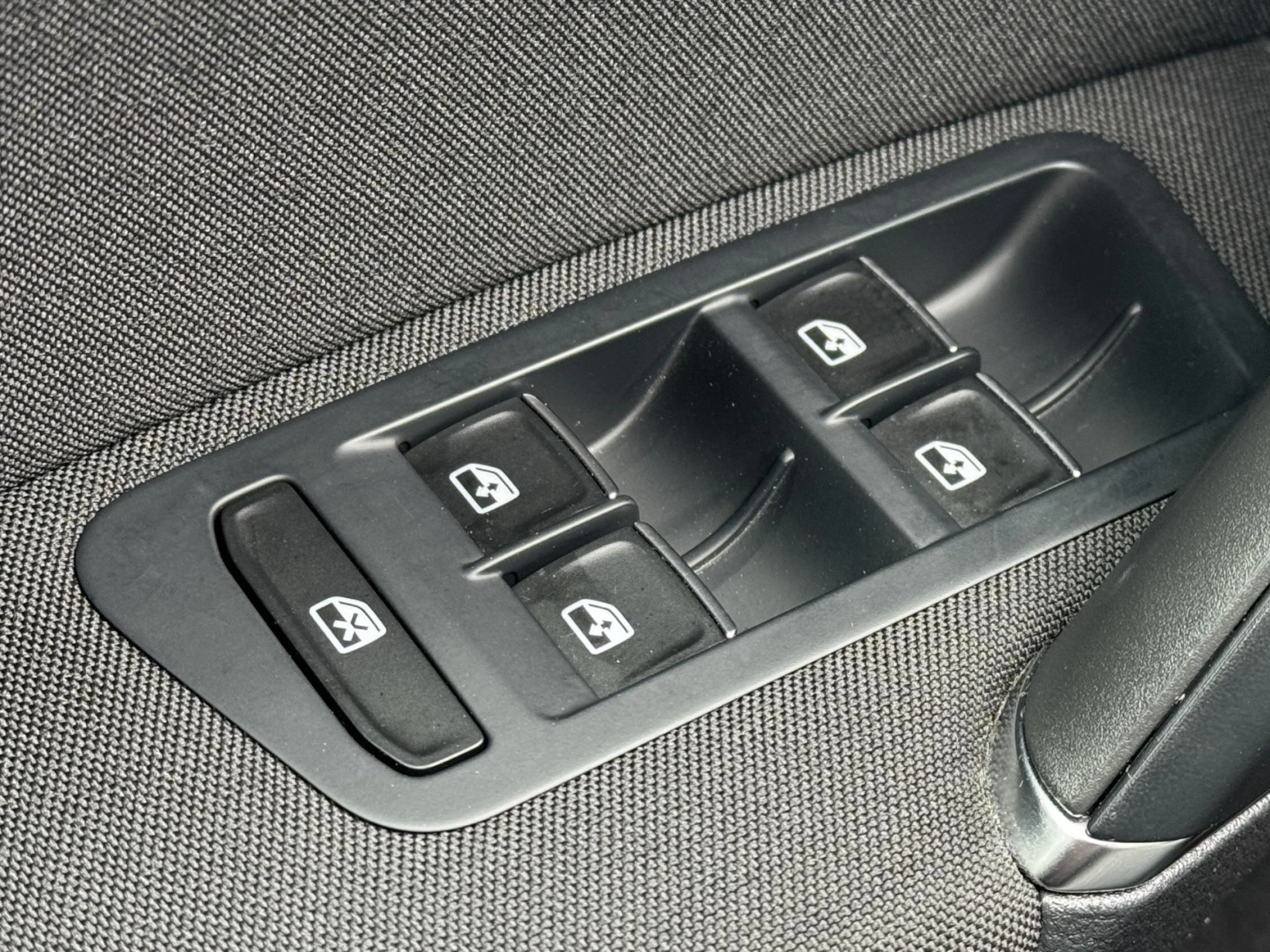 Volkswagen Golf – 2.0TDi MAN Highline+, DPH, RZV