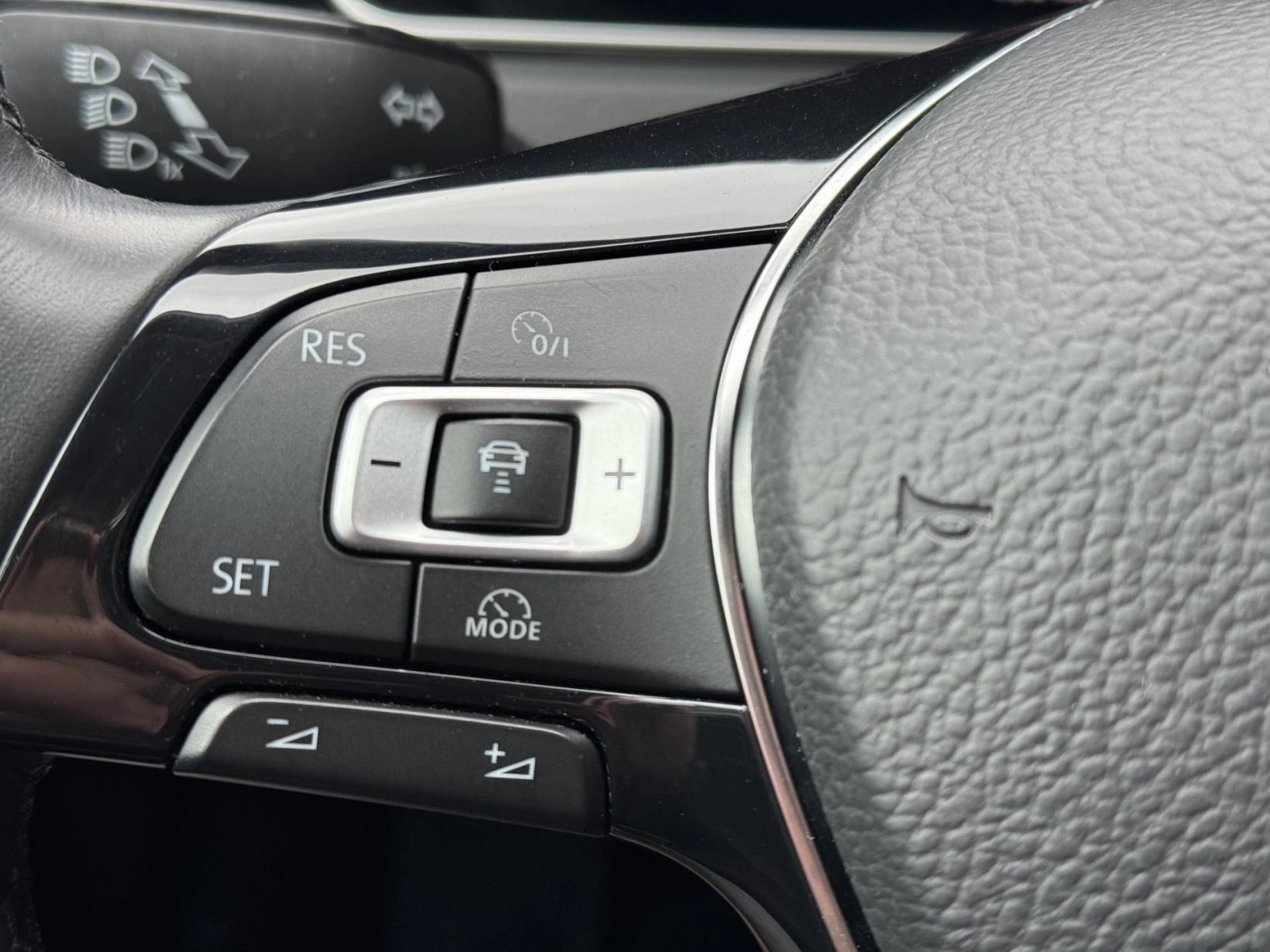 Volkswagen Golf – 2.0TDi MAN Highline+, DPH, RZV