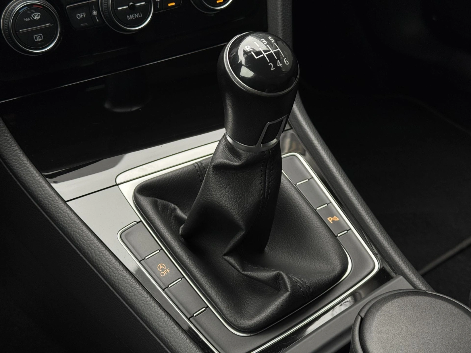 Volkswagen Golf – 2.0TDi MAN Highline+, DPH, RZV