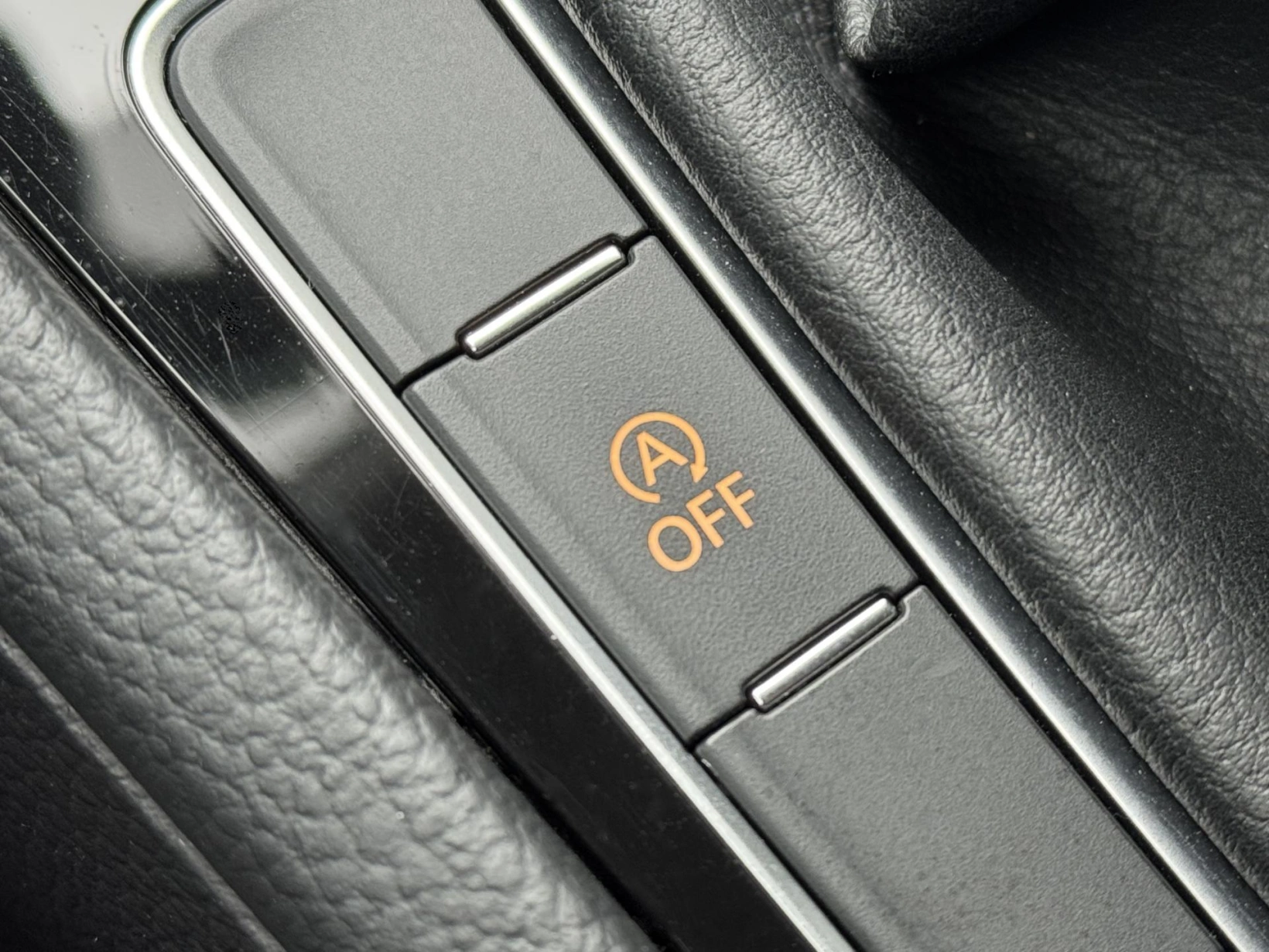 Volkswagen Golf – 2.0TDi MAN Highline+, DPH, RZV