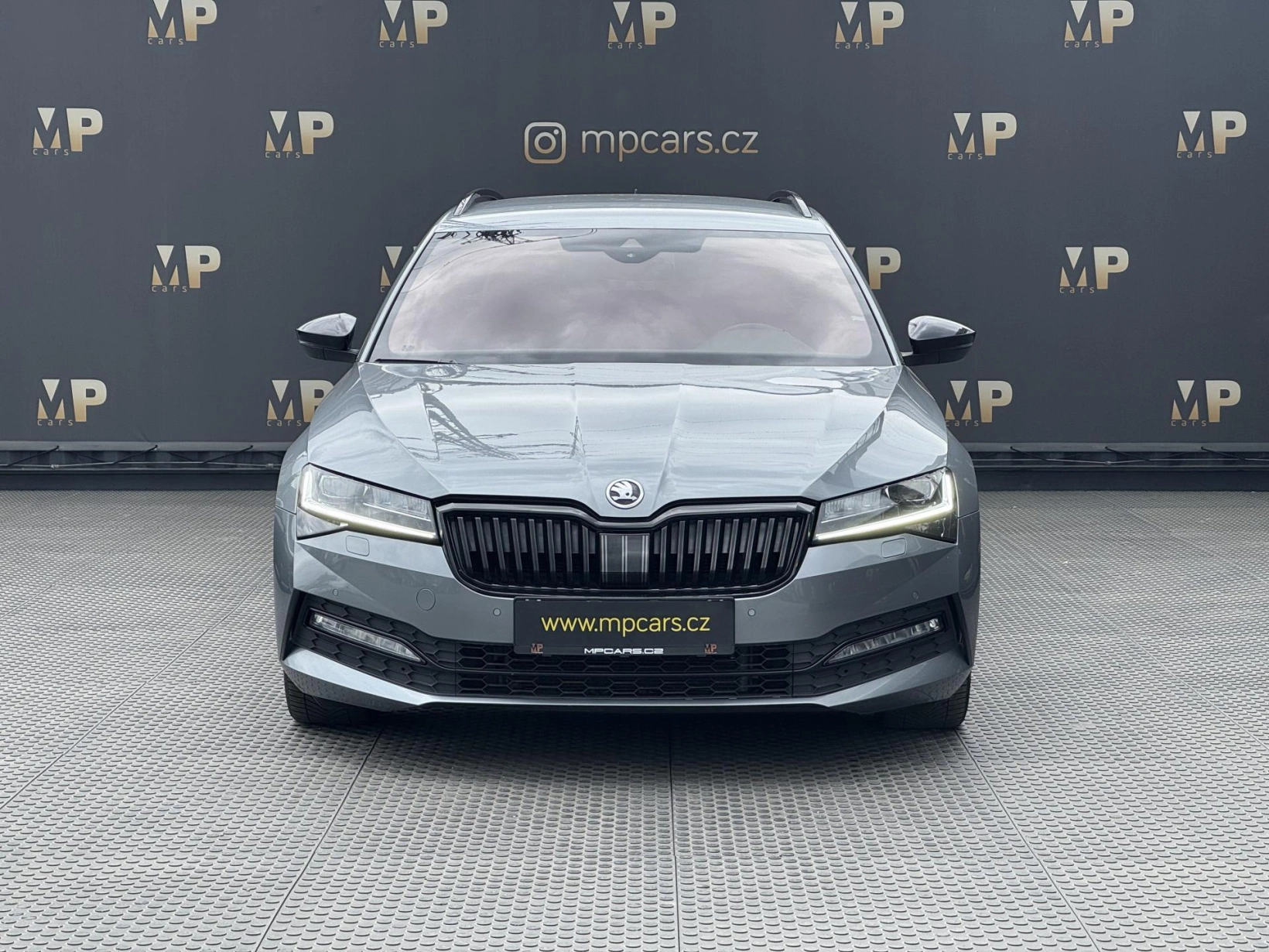 Škoda Superb – 2.0TDi DSG Sportline ACC Kessy
